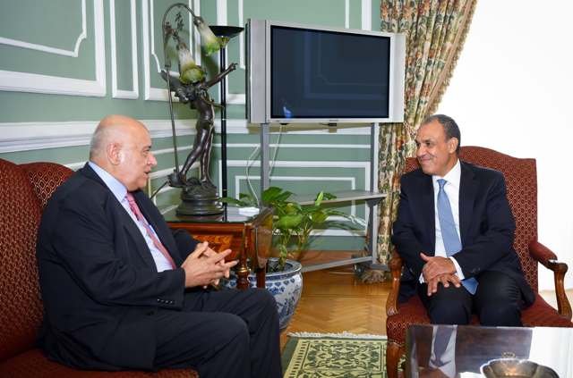 مصر.. وزير الخارجية يؤكد دعم بلاده الكامل لوحدة الأراضي الفلسطينية في قطاع غزة والضفة الغربية مصر.. وزير الخارجية يؤكد دعم بلاده الكامل لوحدة الأراضي الفلسطينية في قطاع غزة والضفة الغربية