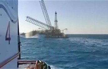 مصر.. عدد من الوزراء يتابعون تداعيات حادث غرق بارجة بحرية بخليج السويس