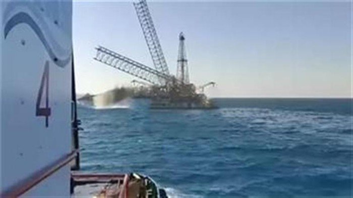 مصر.. عدد من الوزراء يتابعون تداعيات حادث غرق بارجة بحرية بخليج السويس مصر.. عدد من الوزراء يتابعون تداعيات حادث غرق بارجة بحرية بخليج السويس