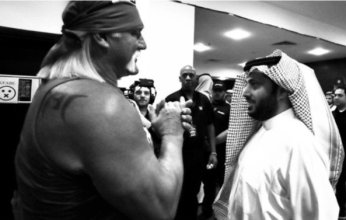 برسالة مؤثرة.. تركي آل الشيخ يودع أسطورة المصارعة هالك هوجان