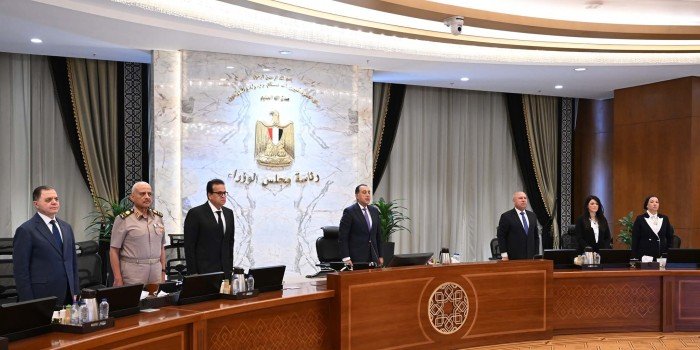 مصر.. مجلس الوزراء يقف دقيقة حداد على أرواح شهداء الدائري الإقليمي وسنترال رمسيس مصر.. مجلس الوزراء يقف دقيقة حداد على أرواح شهداء الدائري الإقليمي وسنترال رمسيس