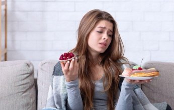 هل يدفعك التوتر للإفراط في الأكل؟ دراسة تكشف "الغريزة الخفية" وراء الشهية المفتوحة