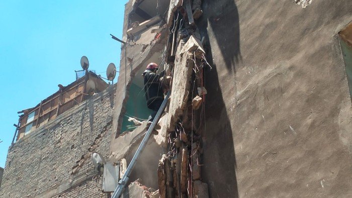 مصر.. الحماية المدنية تنجح في انتشال 4 أشخاص وحالة وفاة إثر انهيار جزئي بعقار الساحل مصر.. الحماية المدنية تنجح في انتشال 4 أشخاص وحالة وفاة إثر انهيار جزئي بعقار الساحل