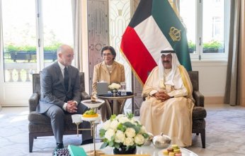 أمير الكويت يستقبل الرئيس التنفيذي لمستشفى غوستاف روسيه ومستشاره الدولي بباريس