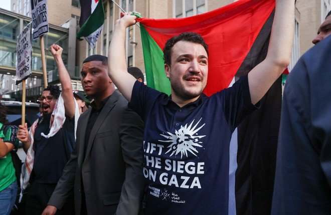 الناشط الفلسطيني محمود خليل يقاضي إدارة ترامب ويطالب بتعويض قدره 20 مليون دولار الناشط الفلسطيني محمود خليل يقاضي إدارة ترامب ويطالب بتعويض قدره 20 مليون دولار