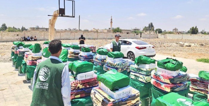 "سلمان للإغاثة" يوزّع مساعدات إيوائية جديدة للنازحين من السويداء إلى درعا "سلمان للإغاثة" يوزّع مساعدات إيوائية جديدة للنازحين من السويداء إلى درعا