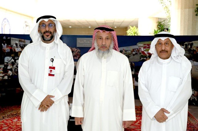 الهلال الأحمر الكويتي تجري تنسيقا مشتركا مع الجمعيات الخيرية لإيصال المساعدات الإنسانية إلى قطاع غزة الهلال الأحمر الكويتي تجري تنسيقا مشتركا مع الجمعيات الخيرية لإيصال المساعدات الإنسانية إلى قطاع غزة