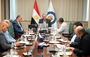 مصر.. وزير البترول يتابع تداعيات حادث البارج البحرى بخليج السويس