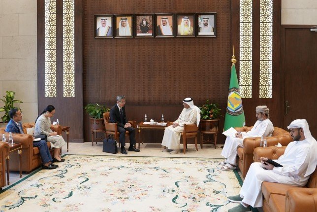 أمين مجلس التعاون يبحث مع سفير السلفادور بالسعودية تعزيز علاقات التعاون المشترك أمين مجلس التعاون يبحث مع سفير السلفادور بالسعودية تعزيز علاقات التعاون المشترك