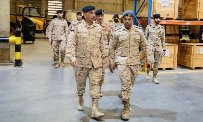 نائب رئيس الأركان العامة للجيش الكويتي يتفقد قيادة الإسناد الإداري نائب رئيس الأركان العامة للجيش الكويتي يتفقد قيادة الإسناد الإداري