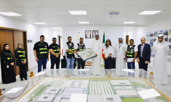 وزير الدفاع الكويتي يتفقد مشروع أكاديمية "علي الصباح" العسكرية الجديدة وزير الدفاع الكويتي يتفقد مشروع أكاديمية "علي الصباح" العسكرية الجديدة