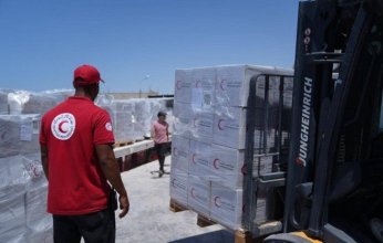 شاهد بالفيديو.. الهلال الأحمر المصري يُطلق قافلة « زاد العزة.. من مصر لغزة»