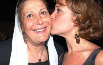 أشرف زكي ينفي شائعات وفاة الفنانة زيزي مصطفى والدة منة شلبي