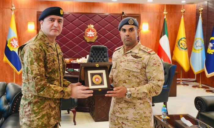 الكويت وباكستان تبحثان تبادل الخبرات العسكرية والفنية بين البلدين الكويت وباكستان تبحثان تبادل الخبرات العسكرية والفنية بين البلدين