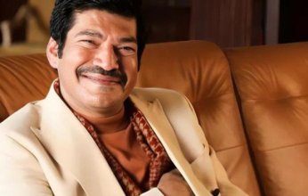 باسم سمرة يشعل السوشيال بصورة «كورية» ساخرة.. ونتفليكس ترد: "يلا بينا"