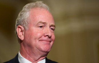 سيناتور أمريكي يستنكر اتهام حماس بسرقة مساعدات الأمم المتحدة: "كذبة كبيرة"