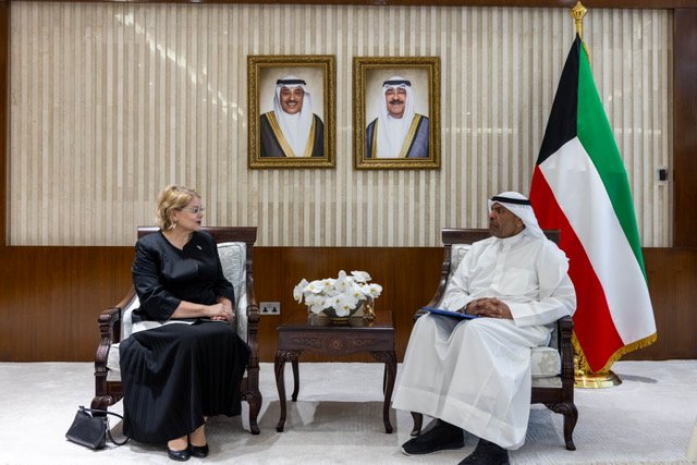 الكويت.. وزير الخارجية يتسلم رسالة خطية من الممثل الأعلى للاتحاد الأوروبي للشؤون الخارجية والسياسة الأمنية الكويت.. وزير الخارجية يتسلم رسالة خطية من الممثل الأعلى للاتحاد الأوروبي للشؤون الخارجية والسياسة الأمنية