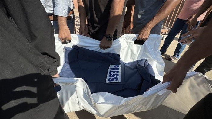 ارتفاع عدد الشهداء الصحفيين منذ بدء حرب الإبادة في قطاع غزة إلى 232 صحفيا ارتفاع عدد الشهداء الصحفيين منذ بدء حرب الإبادة في قطاع غزة إلى 232 صحفيا
