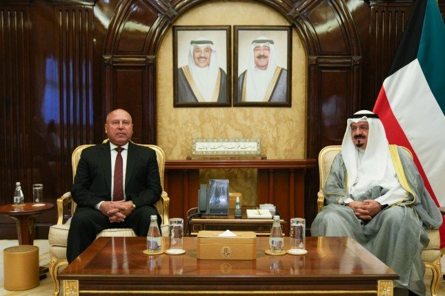 رئيس مجلس الوزراء الكويتي يستقبل نائب رئيس مجلس الوزراء للتنمية الصناعية وزير النقل والصناعة المصري رئيس مجلس الوزراء الكويتي يستقبل نائب رئيس مجلس الوزراء للتنمية الصناعية وزير النقل والصناعة المصري