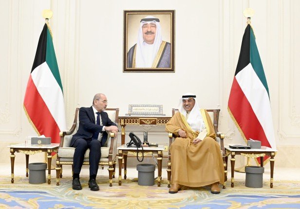 ولي العهد الكويتي يستقبل نائب رئيس مجلس الوزراء وزير الخارجية الأردني ولي العهد الكويتي يستقبل نائب رئيس مجلس الوزراء وزير الخارجية الأردني