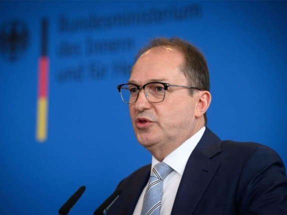ألمانيا ترحل أكثر من 11 ألف مهاجر في النصف الأول من 2025.. ما التفاصيل؟ ألمانيا ترحل أكثر من 11 ألف مهاجر في النصف الأول من 2025.. ما التفاصيل؟