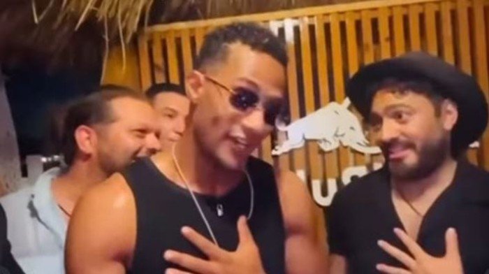 تكريمًا للكينج | بالفيديو.. تامر حسني ومحمد رمضان يقدمان "الذوق العالي" بأسلوب محمد منير تكريمًا للكينج | بالفيديو.. تامر حسني ومحمد رمضان يقدمان "الذوق العالي" بأسلوب محمد منير