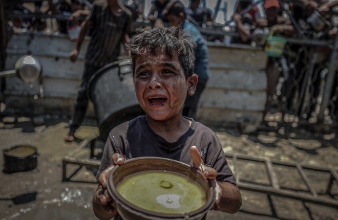 "الأونروا": لا ملاذ آمنا في غزة وموجات نزوح قسري جديدة تحت قصف الاحتلال الإسرائيلي "الأونروا": لا ملاذ آمنا في غزة وموجات نزوح قسري جديدة تحت قصف الاحتلال الإسرائيلي