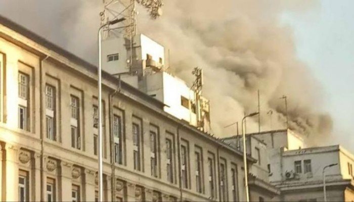 حريق "سنترال رمسيس" يضرب الإنترنت في مصر: تراجع الاتصال إلى 44% وتأثر قطاعات حيوية حريق "سنترال رمسيس" يضرب الإنترنت في مصر: تراجع الاتصال إلى 44% وتأثر قطاعات حيوية