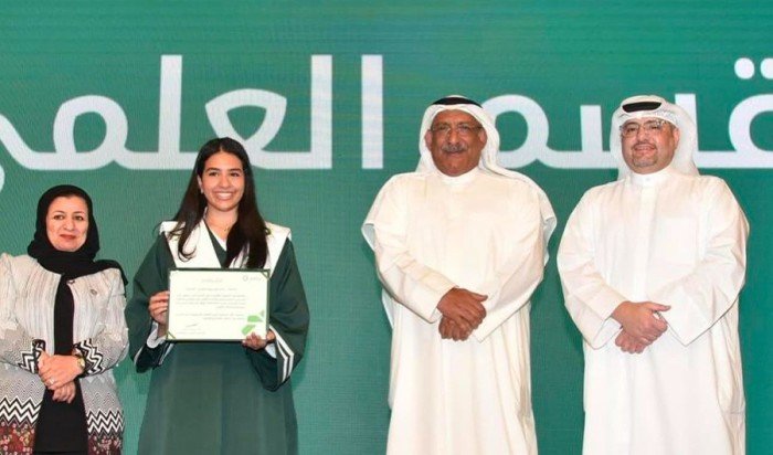 بيت التمويل الكويتي يكرم أوائل الثانوية العامة في أكبر حفل بالتعاون مع "التربية" بيت التمويل الكويتي يكرم أوائل الثانوية العامة في أكبر حفل بالتعاون مع "التربية"