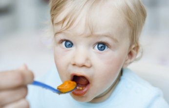 دراسة بريطانية تحذّر: منتجات غذائية شائعة للأطفال تفتح الباب للسمنة المبكرة وتسوس الأسنان