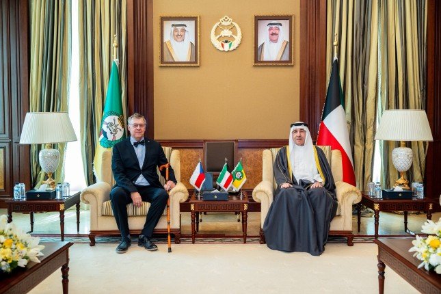 الكويت.. رئيس الحرس الوطني يبحث مع سفير التشيك سبل تعزيز العلاقات بين البلدين الكويت.. رئيس الحرس الوطني يبحث مع سفير التشيك سبل تعزيز العلاقات بين البلدين