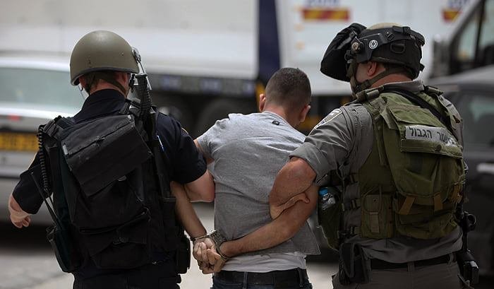 قوات الاحتلال الإسرائيلي تشن حملة اعتقالات واسعة تطال 28 فلسطينيا بالضفة الغربية قوات الاحتلال الإسرائيلي تشن حملة اعتقالات واسعة تطال 28 فلسطينيا بالضفة الغربية