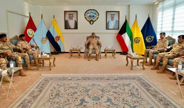 الكويت.. نائب رئيس الأركان يشيد بكفاءة ضباط دورة القيادة والأركان المشتركة الكويت.. نائب رئيس الأركان يشيد بكفاءة ضباط دورة القيادة والأركان المشتركة