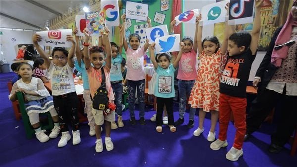 الأزهر يطلق مبادرة "عيون أطفالنا مستقبلنا"بمعرض مكتبة الإسكندرية للكتاب للتوعية بصحة العين الأزهر يطلق مبادرة "عيون أطفالنا مستقبلنا"بمعرض مكتبة الإسكندرية للكتاب للتوعية بصحة العين