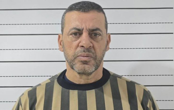 الداخلية السورية تعلن القبض على مدير إدارة المخابرات الجوية في النظام السابق الداخلية السورية تعلن القبض على مدير إدارة المخابرات الجوية في النظام السابق