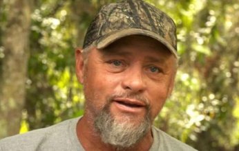 وفاة جونيور إدواردز نجم "Swamp People" عن 60 عامًا.. وداعًا لأسطورة صيد التماسيح