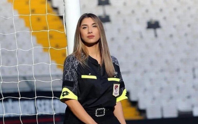 بعد إيقافها بسبب فضيحتها الجنسية.. عودة الحكمة التركية أليف أرسلان للتحكيم بعد إيقافها بسبب فضيحتها الجنسية.. عودة الحكمة التركية أليف أرسلان للتحكيم
