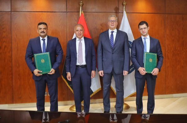 "السويدي توقع مذكرة تفاهم مع وزارة البترول لاستكشاف واستغلال وإنتاج خام الفوسفات "السويدي توقع مذكرة تفاهم مع وزارة البترول لاستكشاف واستغلال وإنتاج خام الفوسفات