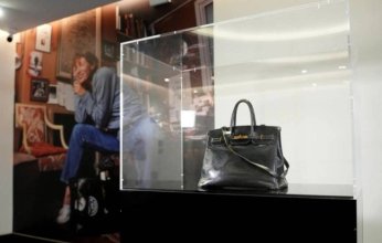 "هيرميس بيركن" تُسجل رقماً قياسياً كأغلى حقيبة في العالم.. بكم بيعت أول حقيبة؟