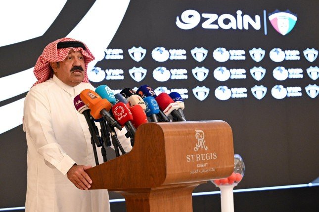 رئيس الاتحاد الكويتي لكرة القدم يعلن اختيار البرتغالي هيليو سوزا مدربا للمنتخب الأول رئيس الاتحاد الكويتي لكرة القدم يعلن اختيار البرتغالي هيليو سوزا مدربا للمنتخب الأول
