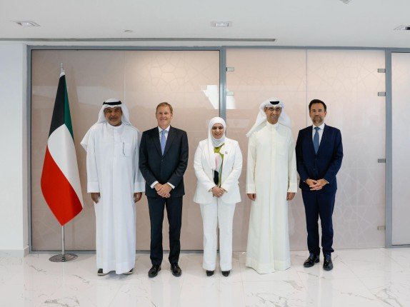 وزيرة المالية الكويتية تبحث مع نائب الرئيس التنفيذي لشركة "إيرباص" سبل التعاون المستقبلي وزيرة المالية الكويتية تبحث مع نائب الرئيس التنفيذي لشركة "إيرباص" سبل التعاون المستقبلي