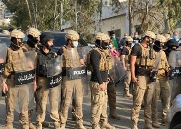 الجيش اللبناني يعلن توقيف 4 مواطنين ظهروا مسلحين في إحدى المناسبات الجيش اللبناني يعلن توقيف 4 مواطنين ظهروا مسلحين في إحدى المناسبات