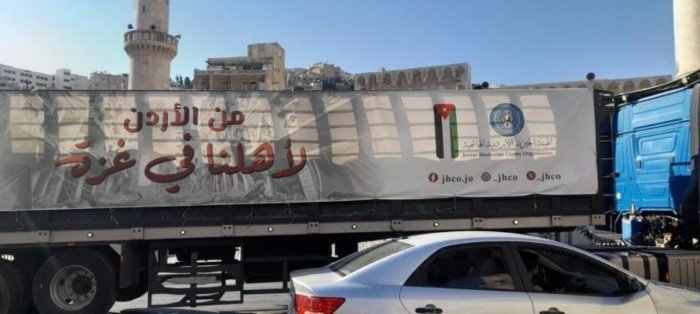 قافلة مساعدات إنسانية جديدة تنطلق من العاصمة الأردنية باتجاه غزة قافلة مساعدات إنسانية جديدة تنطلق من العاصمة الأردنية باتجاه غزة