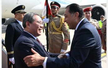 مصر.. الدكتور مصطفى مدبولي يستقبل رئيس مجلس الدولة الصينى بمطار القاهرة