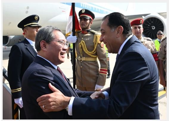 مصر.. الدكتور مصطفى مدبولي يستقبل رئيس مجلس الدولة الصينى بمطار القاهرة مصر.. الدكتور مصطفى مدبولي يستقبل رئيس مجلس الدولة الصينى بمطار القاهرة