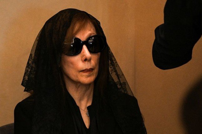 بالصور.. فيروز تودع نجلها زياد الرحباني في مراسم تشييع مؤثرة 2 khaligyoun94708