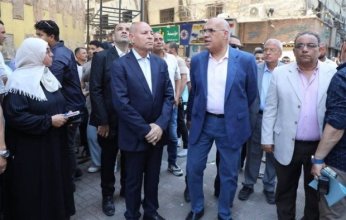محافظ القاهرة يتفقد محيط سنترال رمسيس لمتابعة إعادة تأهيل المبنى