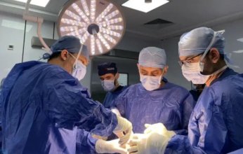 لأول مرة.. استئصال ورم دماغي لمريض يقِظ في سلطنة عُمان