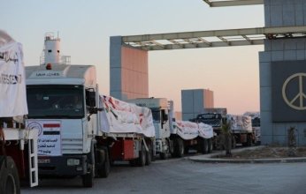 الهلال الأحمر المصري يركز على تقديم الدقيق وألبان الأطفال في قافلة "زاد العزة" لدعم غزة