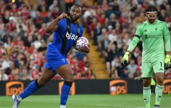 الشرطة تحقق في الإساءة العنصرية الموجهة للاعب بورنموث